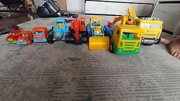 Детский транспорт: 🚜 Набор детских машинок 🚚🚛 Продам набор игрушечных машинок. 🚜🚚 В — 1