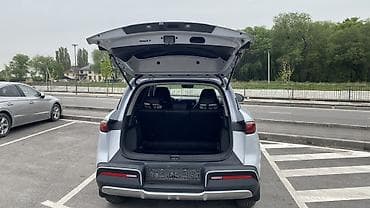 белую меховую накидку: BYD Yuan Up: 2025 г., 0.1 л, Автомат, Электромобиль, Кроссовер — 6