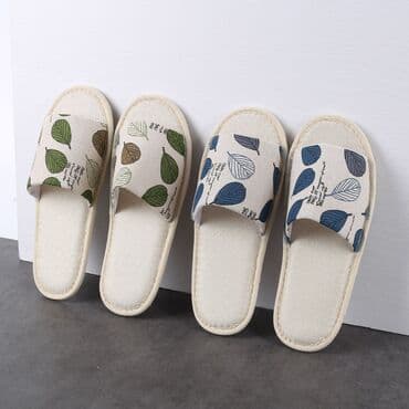 Аксессуары: Тапочки унисекс, представленные в различных вариантах: из тисненой — 7