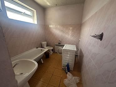 3: Продаётся дом с участком 6 соток. Основной дом — двухэтажный: На 1 — 9