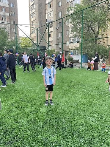 solutions elementary: Набираем детей на футбол! ⚽️ Приглашаем мальчиков и девочек от 7 до 12 — 1