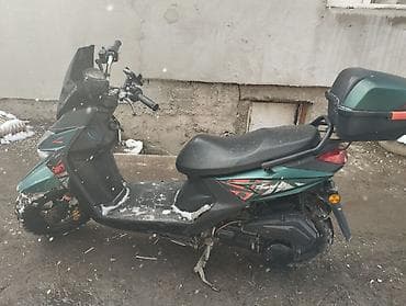 Мототехника: Скутер 50–125 см³ (визуально из серии спортивных городских), цвет — 2