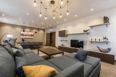 токмок кун чыгыш: Уютная спальня в просторной и чистой квартире в южной части Бишкека — 5