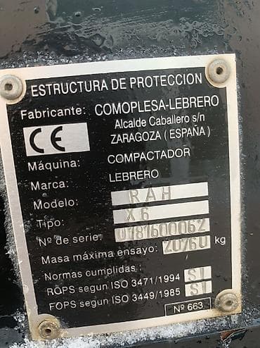 вам самурай: 20 тонн Машина: COMPACTADOR (уплотнитель, дорожный каток) Марка — 4