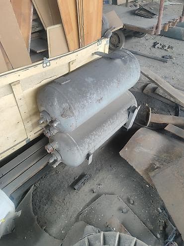 Инструменты: Два металлических ресивера (воздушные баллоны) горизонтального типа — 1