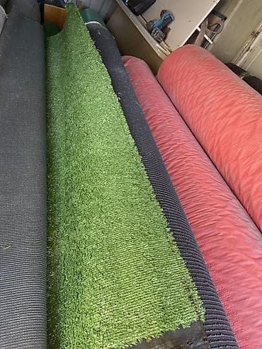 искуственное: Искусственная трава в рулонах Описание: - Покрытие рулонного типа — 5