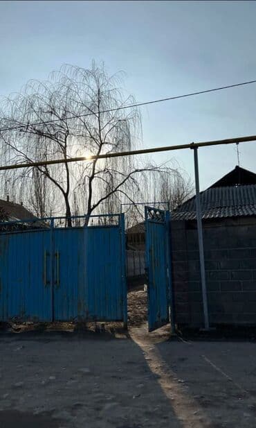 ала тоо продаю дом: Дом, 70 м², 3 комнаты, Риэлтор, Старый ремонт — 1