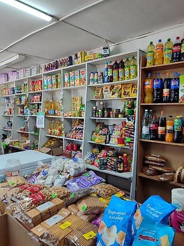 оверлог аренда: Магазин, В жилом доме, 30 м² Действующий, С оборудованием, С ремонтом, Отдельный вход, Комната для персонала, Кондиционер — 1
