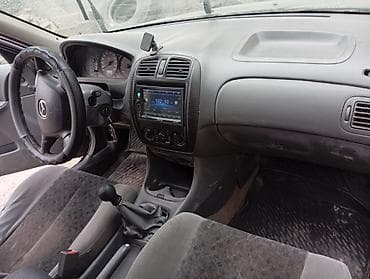 mazda d: Mazda 323: 2001 г., 1.6 л, Механика, Бензин, Седан — 8