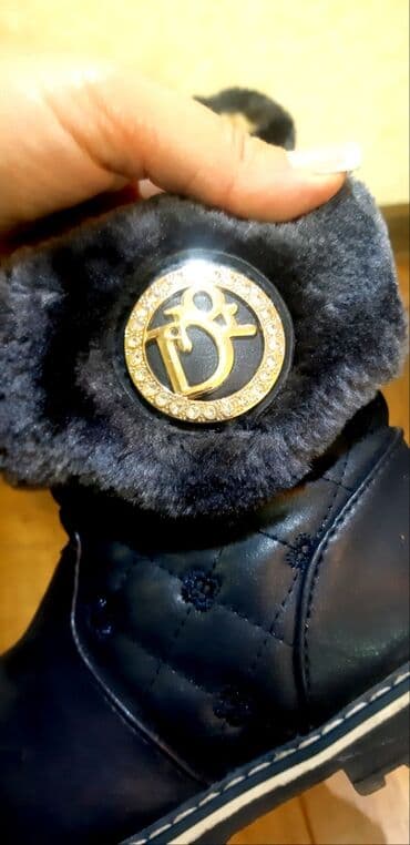 сапоги зимние женские натуральная кожа натуральный мех распродажа: Продаю детские зимние сапожки: Первые - размер 26, цена 200 сом В — 1