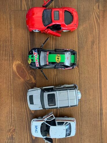 контейнеры для вещей: Машинки металические, в удовлетворительном состоянии ( см.фото) каждая — 3