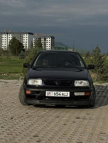 Унаа: Volkswagen Vento: 1992 г., 1.8 л, Кол менен иштөөчү, Бензин, Седан — 3