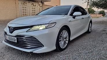 Toyota Camry: 2017 г., 2.5 л, Вариатор, Гибрид, Седан