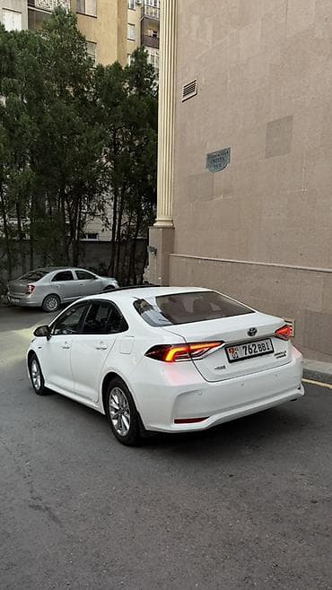 Toyota Corolla: 2020 г., Вариатор, Гибрид, Седан — 4