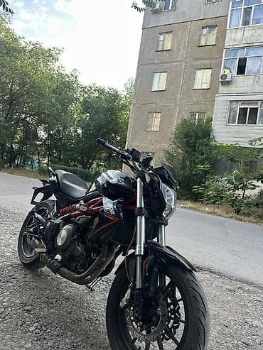Мототехника: Мотоцикл Benelli BN 302 (наклейки 302), класс – стрит/нейкед. Мотор — 4