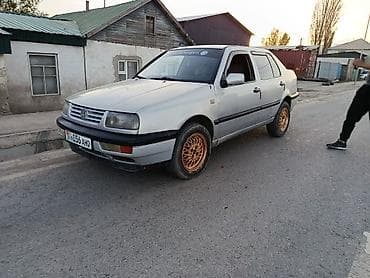 Volkswagen: Volkswagen Vento: 1993 г., 1.8 л, Механика, Бензин, Седан — 1