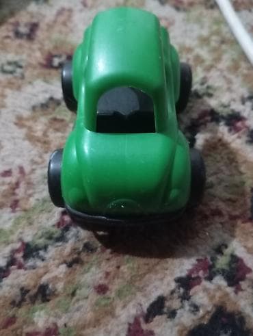 outspoken party: Игрушечная машинка — зелёный ретро-хэтчбек из прочного пластика. - — 1