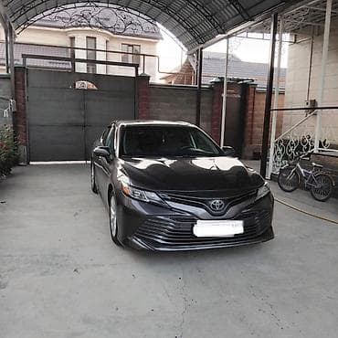 Транспорт: Toyota Camry: 2017 г., Бензин — 4