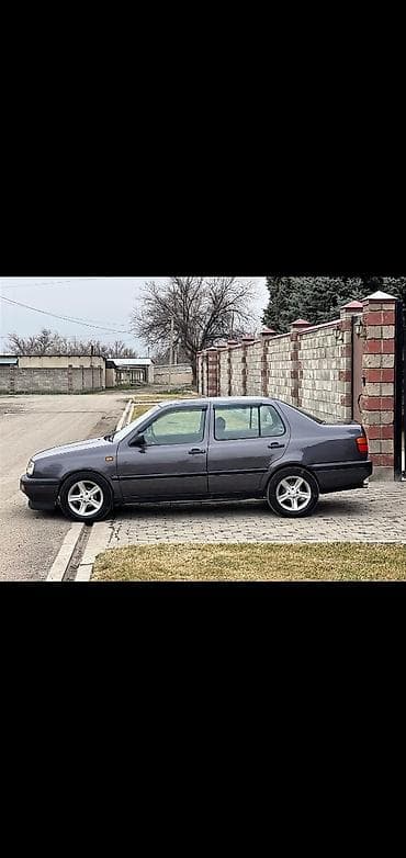 bid e2: Volkswagen Vento: 1993 г., 1.8 л, Механика, Бензин, Седан — 4