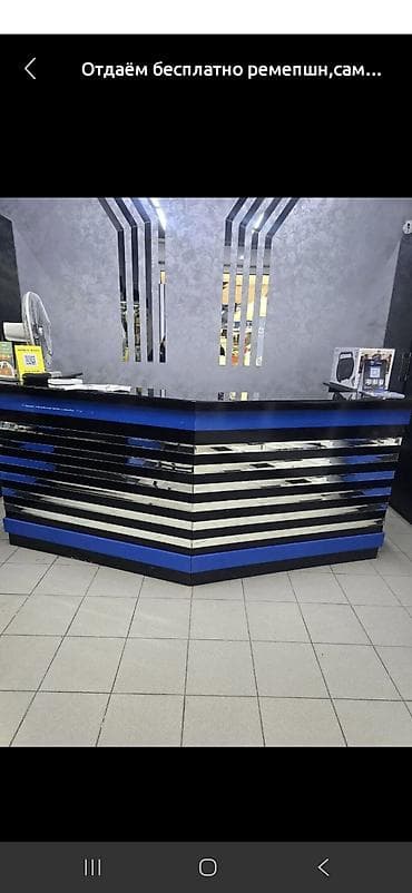 Торговая стойка/ресепшен угловой формы для магазина или салона