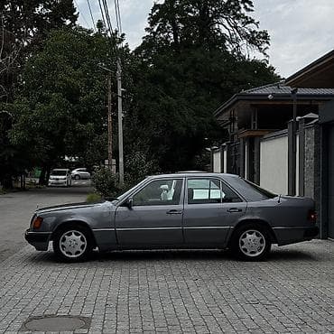 простой: Mercedes-Benz W124: 1990 г., 2.3 л, Механика, Бензин, Седан — 4