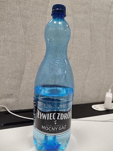 пивные кобры: Żywiec Zdrój Mocny Gaz — сильногазированная родниковая вода из Польши — 1
