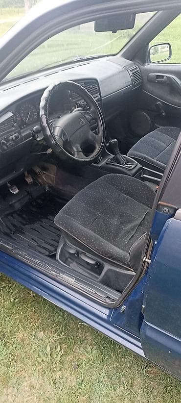 Volkswagen Passat: 1994 г., 2 л, Механика, Бензин, Седан