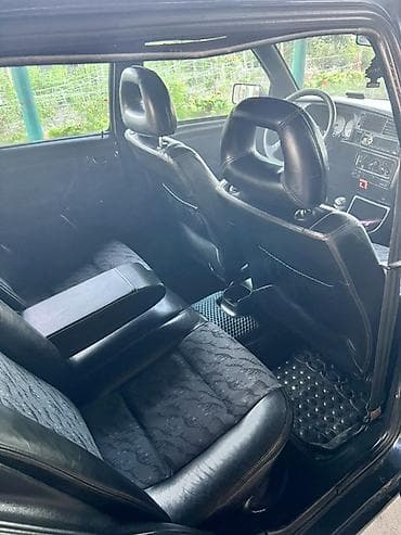 Продажа авто: Volkswagen Golf: 1992 г., 2 л, Механика, Хэтчбэк — 8