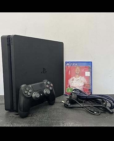 PlayStation 4 slim 1 tb Два джойстика все провода Работает отлично