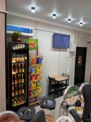 дом с действующим бизнесом: Продается действующий пивной магазин «Бёмер» с посадочными местами — — 8