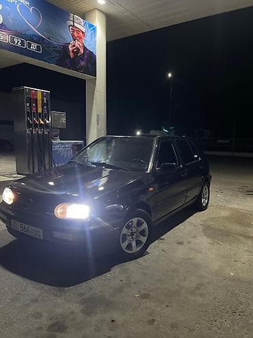 Унаа: Volkswagen Golf: 1992 г., 1.8 л, Кол менен иштөөчү, Бензин, Хетчбек — 3