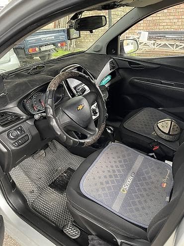 Продажа авто: Chevrolet Spark: 2016 г., 1 л, Вариатор, Бензин, Хэтчбэк — 4