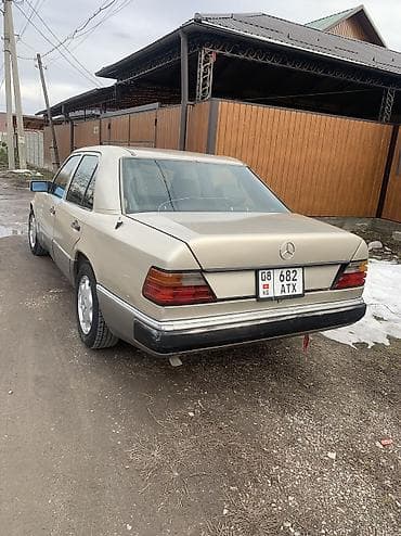 салон мерседес 220: Mercedes-Benz W124: 1991 г., 2.3 л, Механика, Бензин, Седан — 6