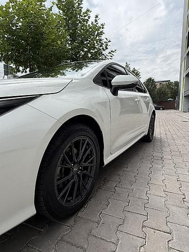 карол: Toyota Corolla: 2019 г., 1.8 л, Вариатор, Гибрид, Седан — 5
