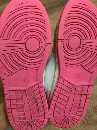 американская детская обувь: Продаю детские кроссовки!!! Цена окончательная!!! Размер: 37, но — 5