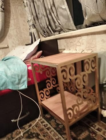 Офис эмереги: Керебеттин жанындагы тумба, Күзгүсүз, түсү - Алтын, Жыгач — 3