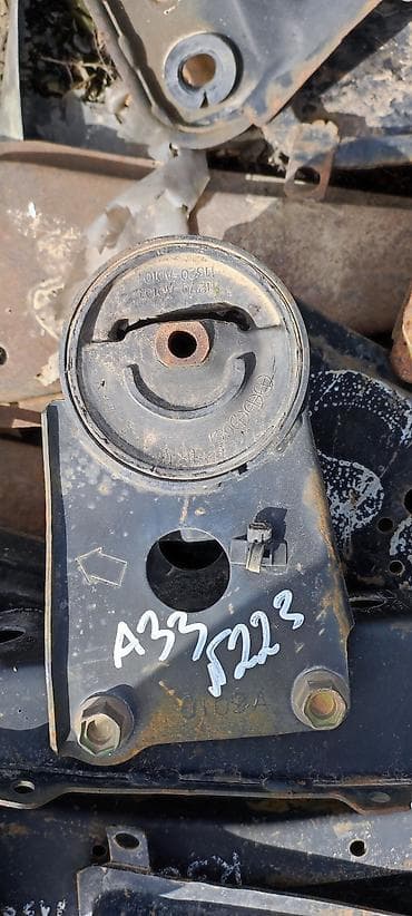 Подушка коробки передач Nissan at lalafo.kg Подушка коробки передач Nissan