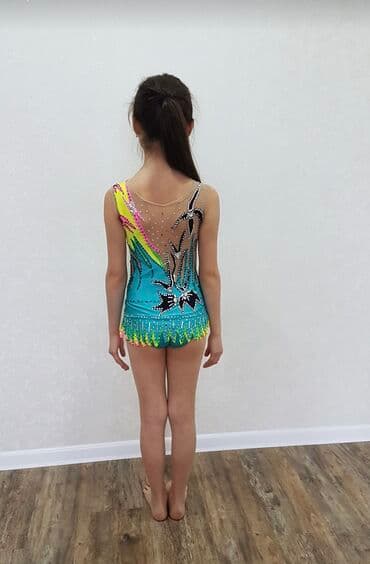 купальник для художественной: Продаю купальник для художественной гимнастки на возраст примерно — 2