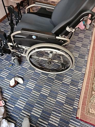 кыргызская национальная одежда: Инвалидная коляска — 3