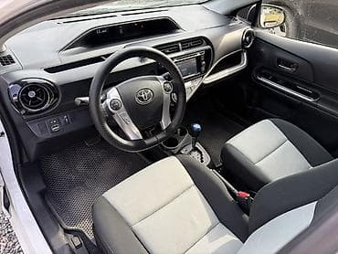 Транспорт: Toyota Prius C: 2016 г., 1.5 л, Автомат, Гибрид, Хэтчбэк — 4