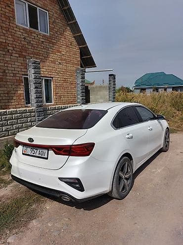 Kia Cerato: 2018 г., Бензин, Седан — 1