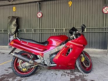 диск сцепления: Спортивный мотоцикл Kawasaki zzr1100 в красном цвете. Основные — 5