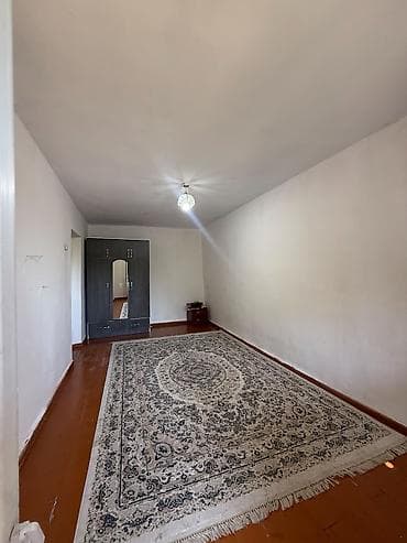 2 комнатную квартиру в бишкеке: 1 комната, 30 м², 104 серия, 2 этаж, Косметический ремонт — 2