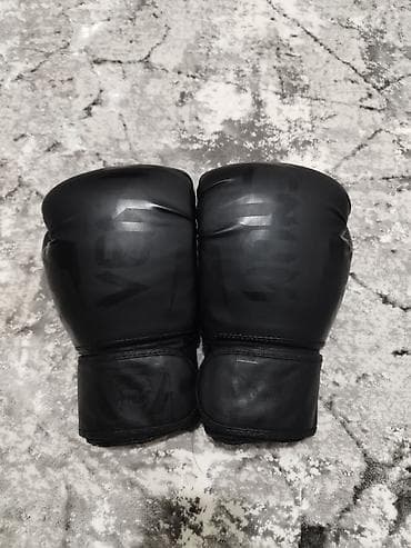 боксерские бутсы: Боксерские перчатки Venum, черные
насили 1 месяц — 1