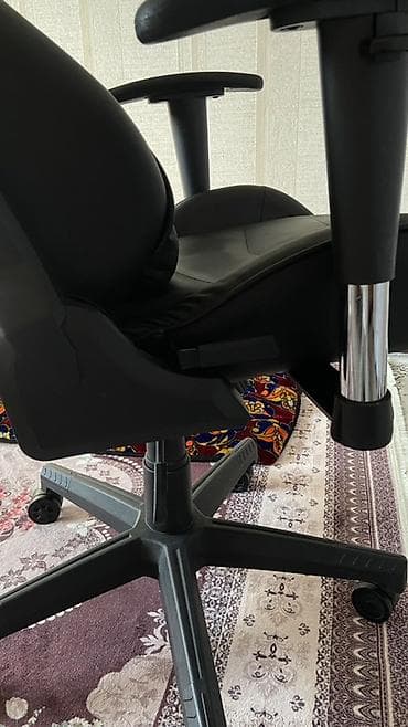 Игровые кресла: Игровое кресло, Б/у, С колесиками, цвет - Черный, Экокожа — 4