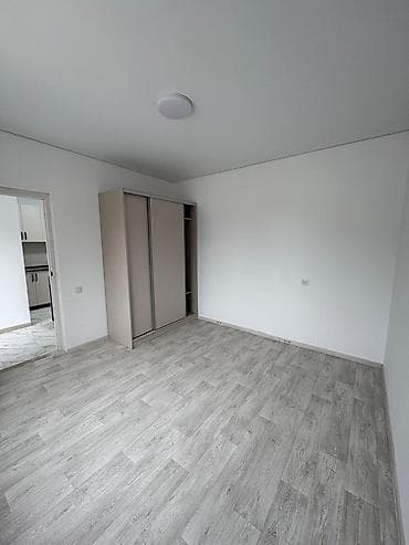 дешевые квартиры посуточно: Аламедин базардын жанынан ушул квартира берилет. 2 этажы. кыздарга — 6