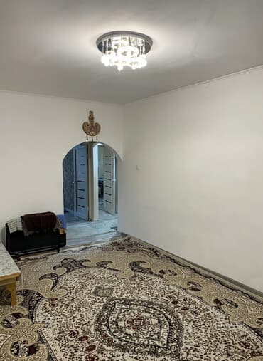 беш кунгей дом: Продается 2комнатная квартира в Кара Балте с ремонтом первом этаже — 1