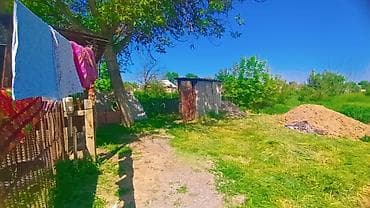 барачные дома: Продаётся жилой частный дом с большим приусадебным участком. Описание — 2