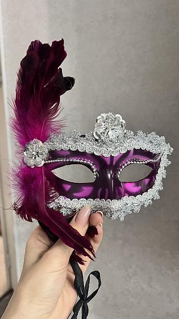 Маски маскарадные по 150 сом Чепчик Красная Шапочка 400 сом