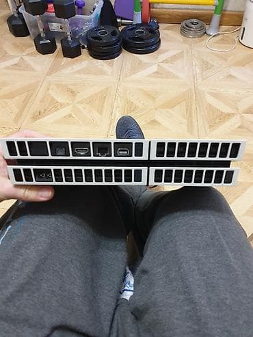 Xbox One: PlayStation 4 (белая версия, Glacier White) — полный комплект Состав — 3